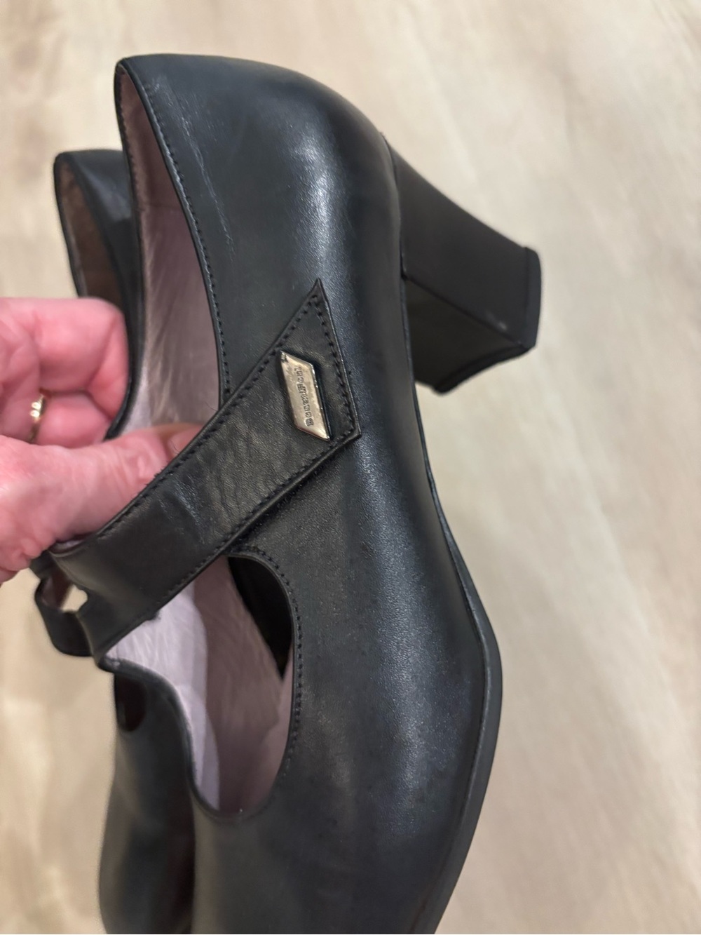 BeautiFeel Women's Black Mary Jane Leather Shoes - Picture 2 of 6